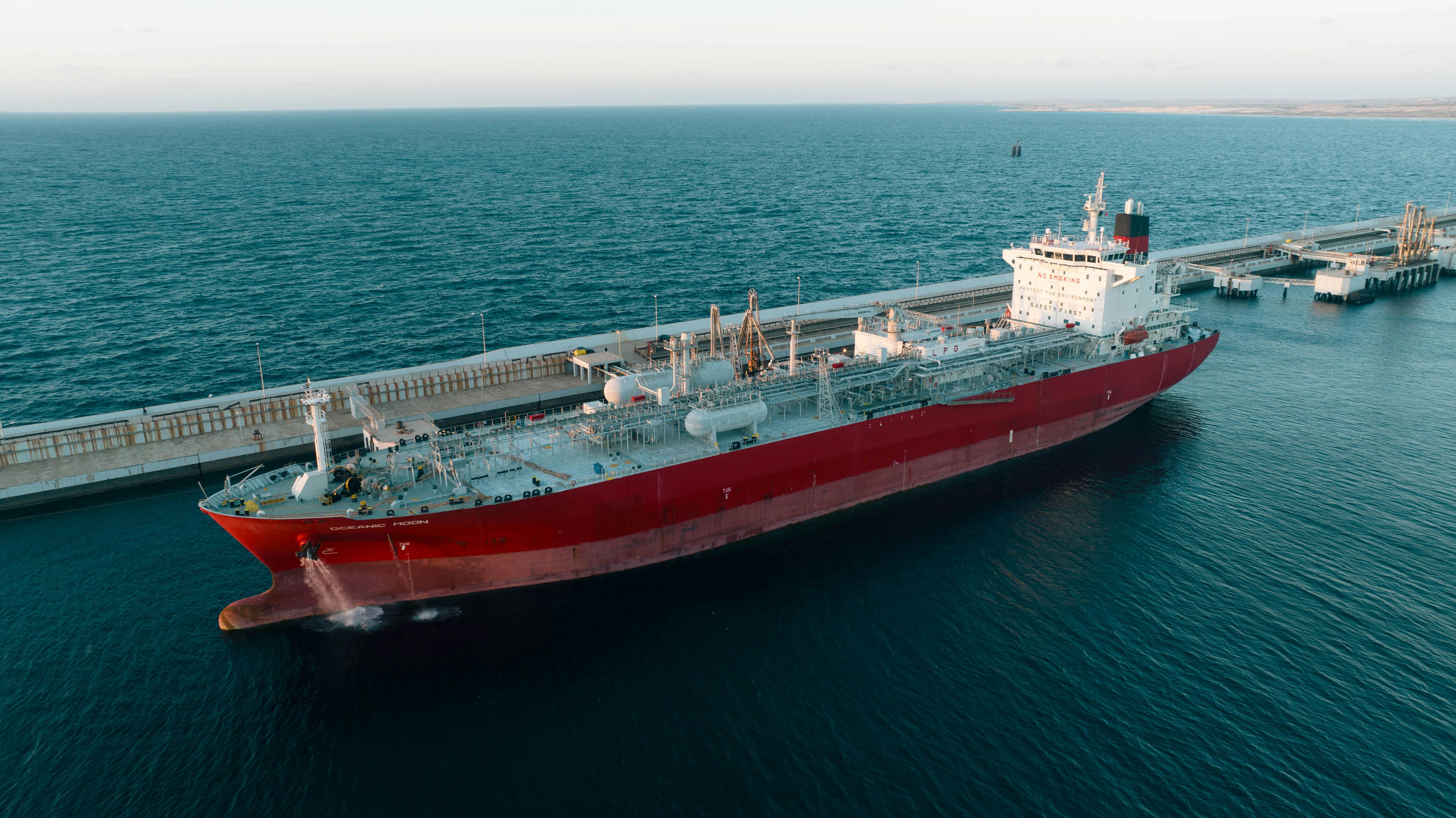 Close Cooperation Between Vessel, Shore and Shipowner